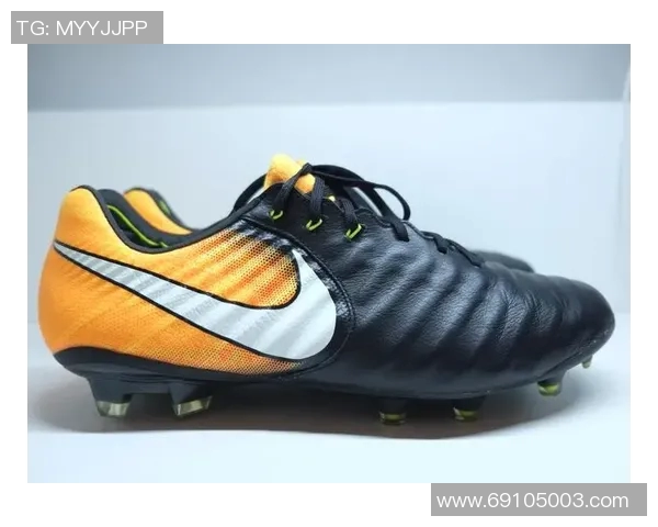 穿耐克足球鞋的老牌球星回顾与传奇表现展现体育精神