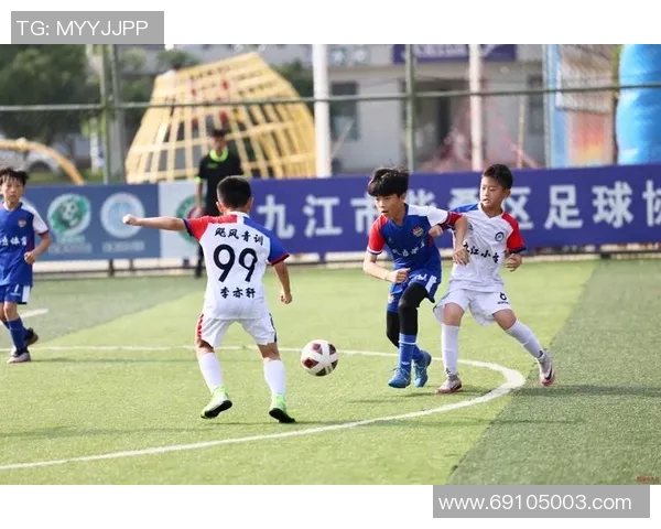 足球球星与明星共聚一堂打造全新跨界活动掀起运动与娱乐潮流盛宴